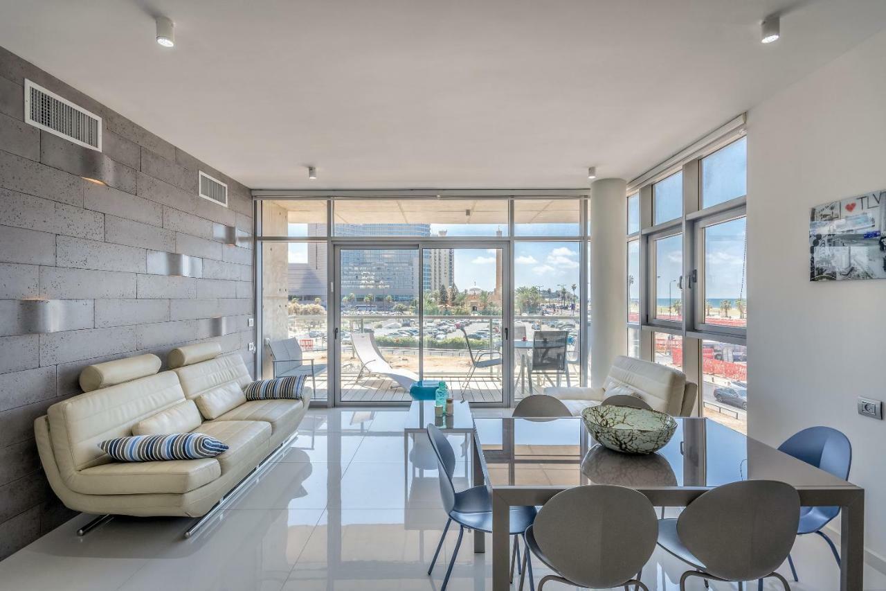 Beautiful Sunny 3 Bedrooms In Font Of The Beach Тель-Авив Экстерьер фото