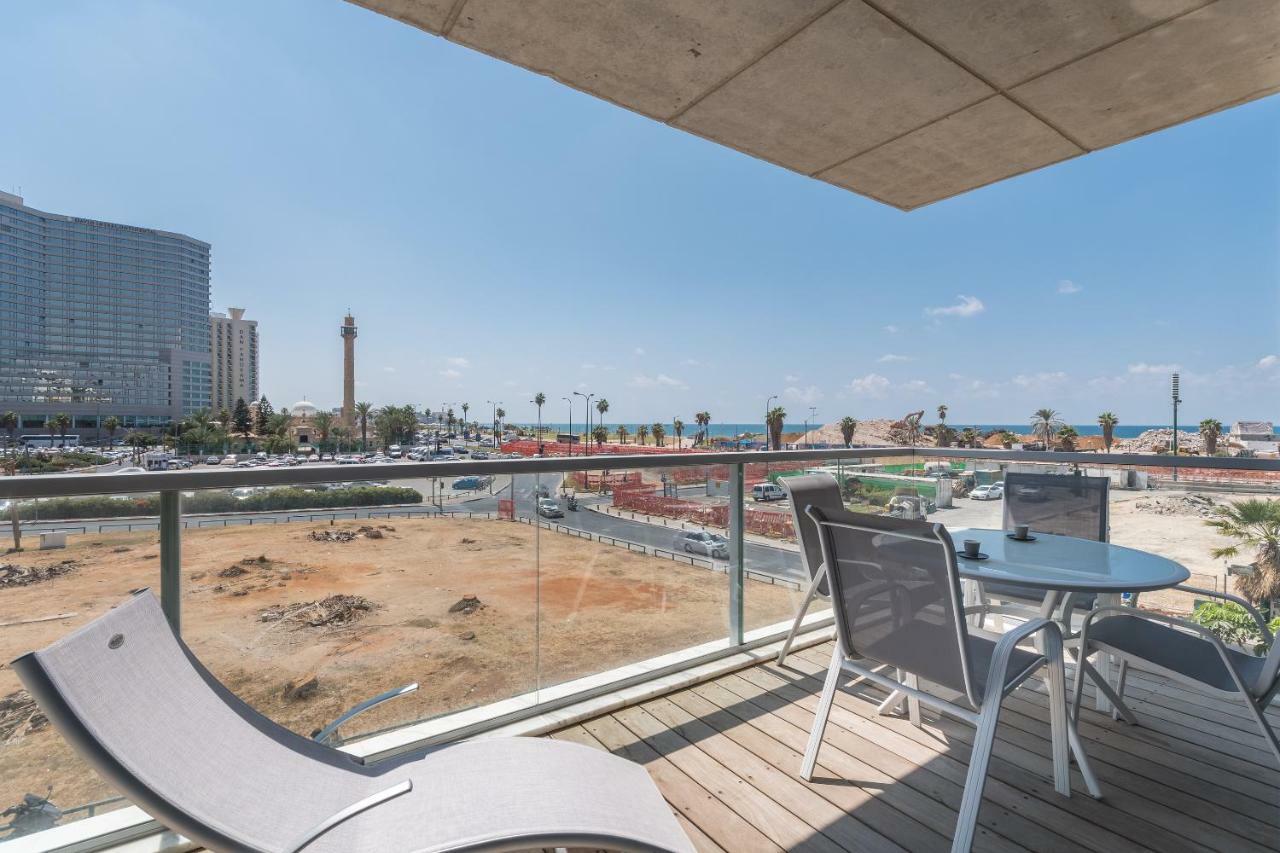 Beautiful Sunny 3 Bedrooms In Font Of The Beach Тель-Авив Экстерьер фото